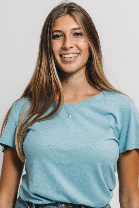 Send us a photo of your smile to receive our treatment advice!